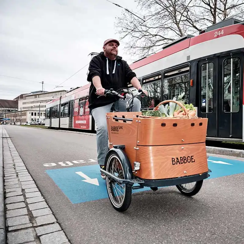 JobRadler Philipp Spitczok von Brisinski auf seinem Cargobike