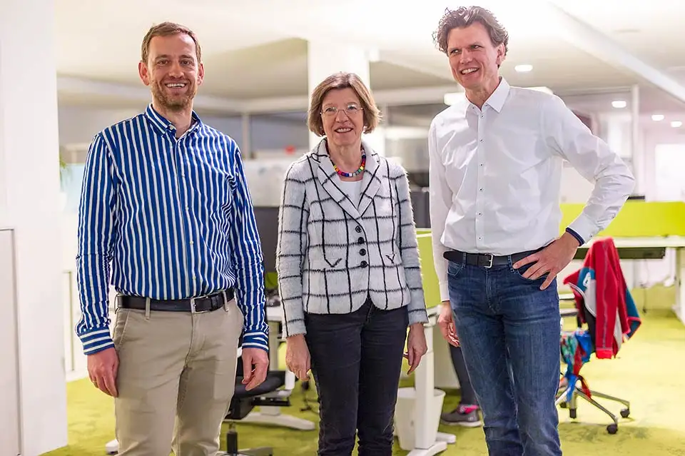 Ulrich Prediger und Holger Tumat mit Edith Sitzmann im ersten JobRad-Büro